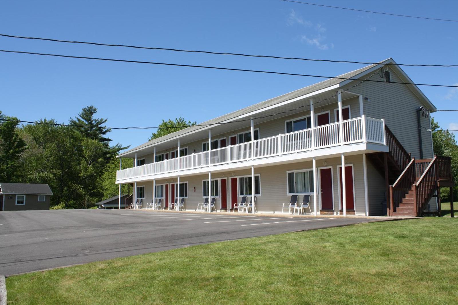 Coast Village Inn and Cottages
