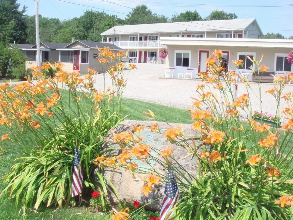 Coast Village Inn and Cottages Image 16