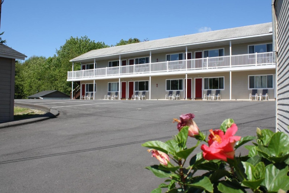 Coast Village Inn and Cottages Main image