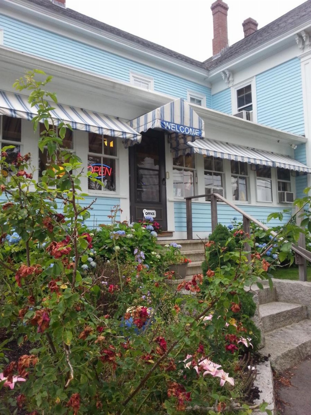 Coast Village Inn and Cottages Image 27