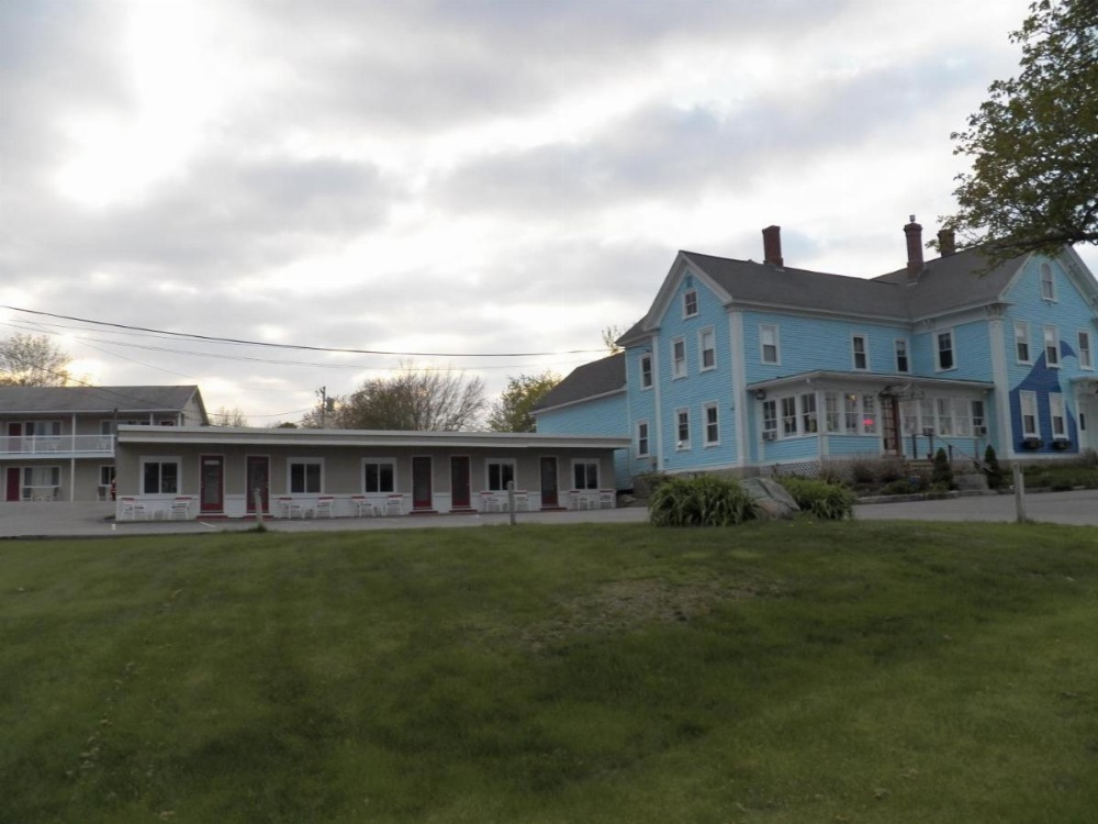 Coast Village Inn and Cottages Image 37