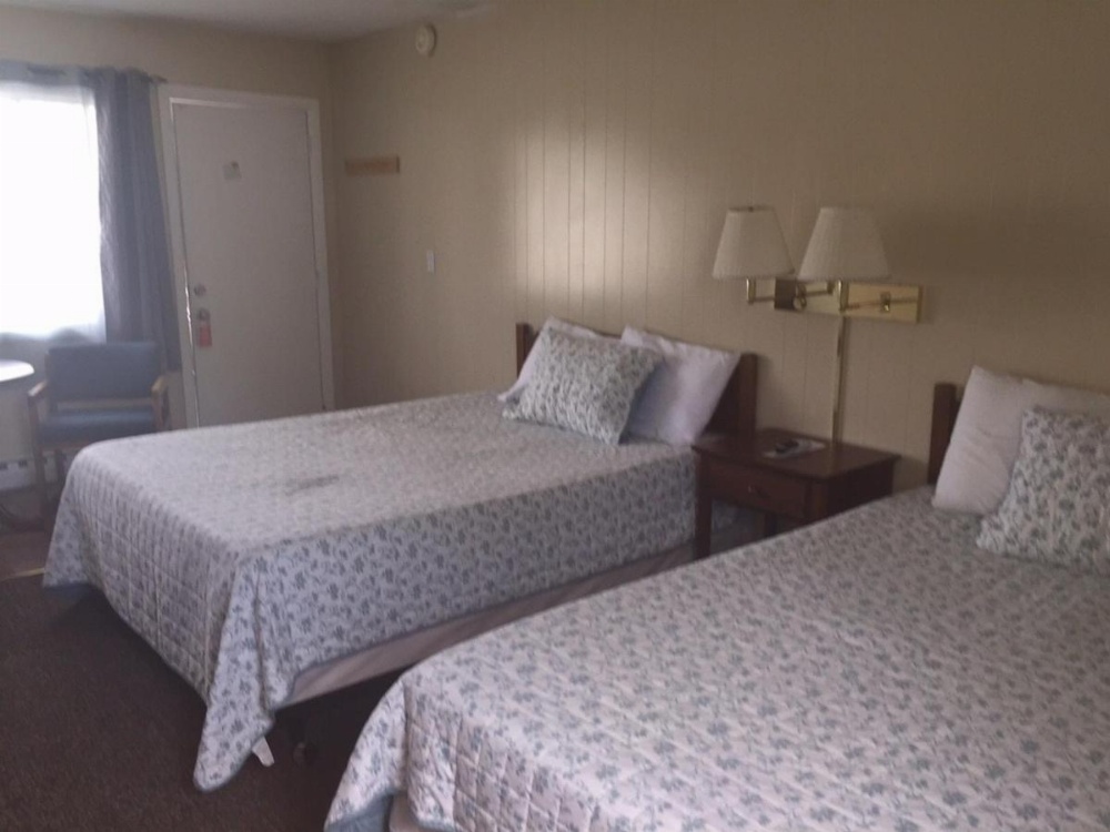 Coast Village Inn and Cottages Image 38