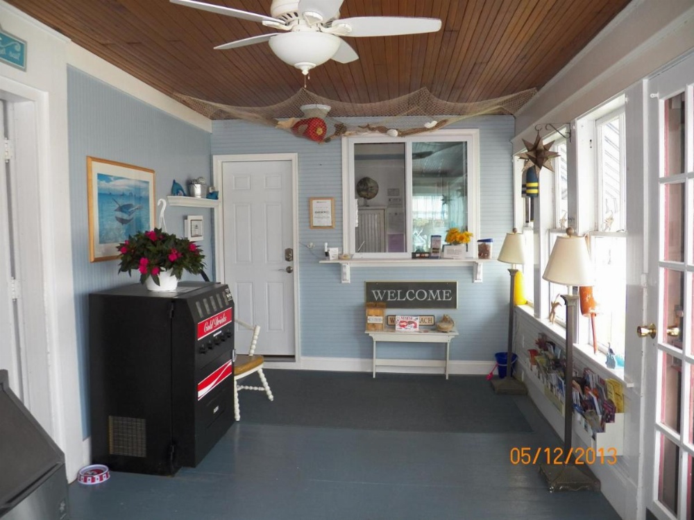 Coast Village Inn and Cottages Image 44